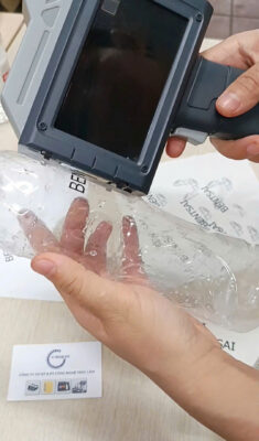 chuyển từ dập tay sang máy in date cầm tay