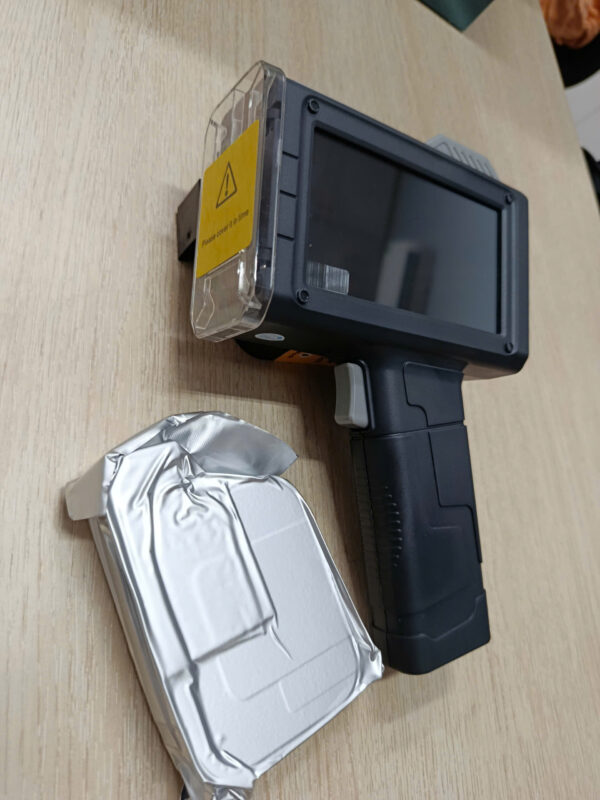 Sản xuất ít có nên mua máy in date cầm tay không? Năm 2026?